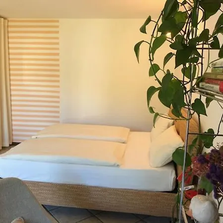 Romy Rocker Bed & Breakfast 4*