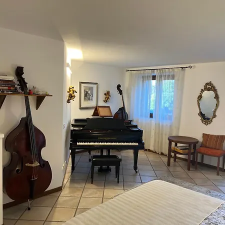 Romy Rocker Bed & Breakfast 4*