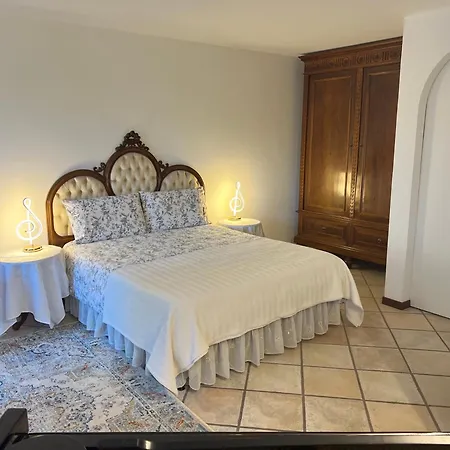 Romy Rocker Bed & Breakfast Mizzole