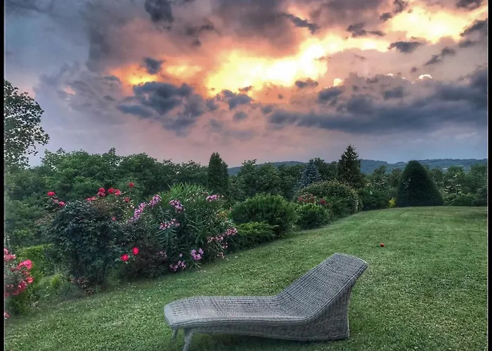 Romy Rocker Bed and Breakfast 4*