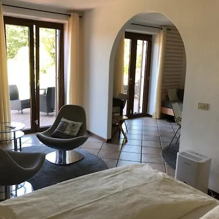 Romy Rocker Bed & Breakfast 4*